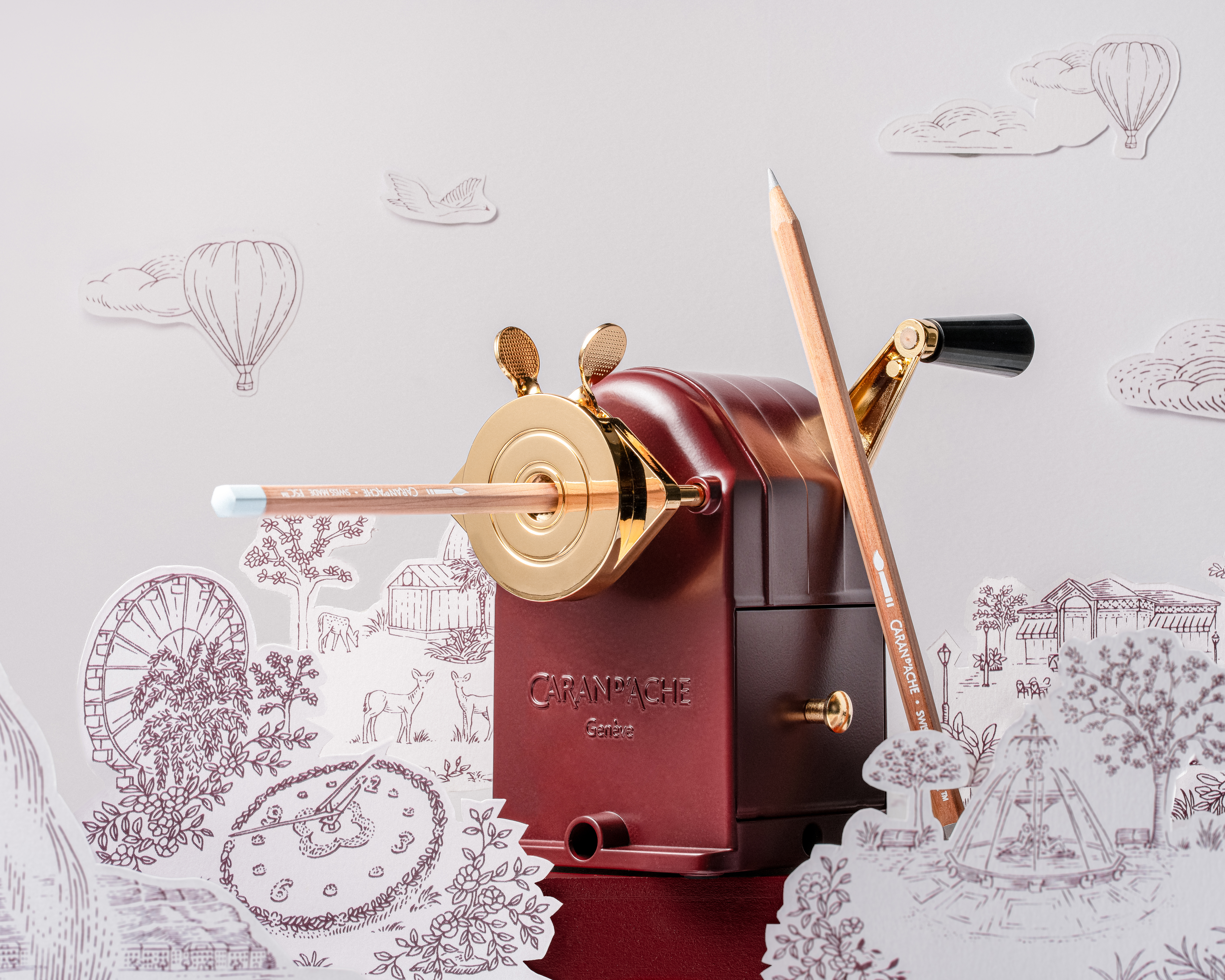 Caran d'Ache Bleistift-Spitzmaschine aus Metall Xmas 2026 Toile de Jouy - Sonderedition